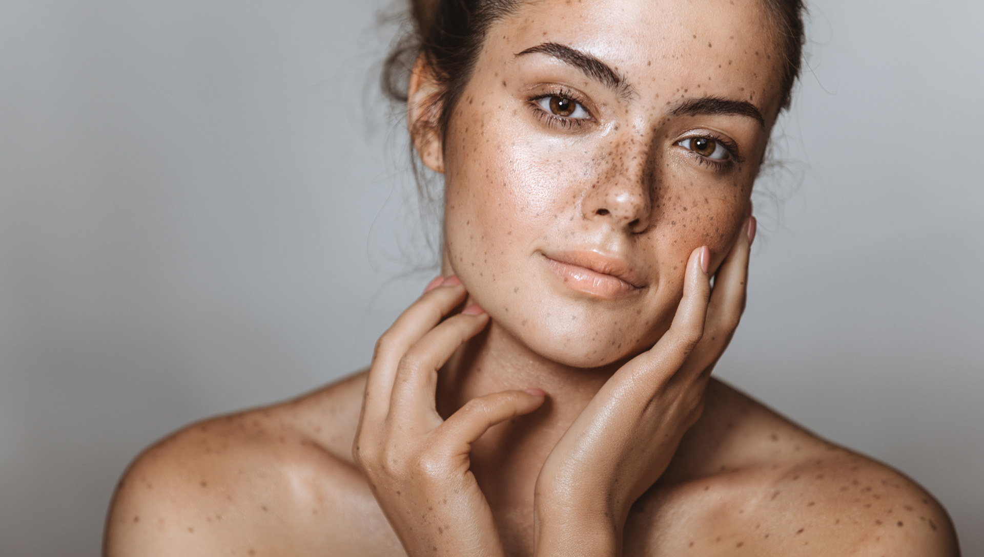 Fluids vs. Serums: Your Pathway to Youthful and Glowing Complexion